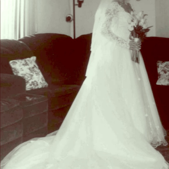 Wedding Dress - Picture 1 of 2